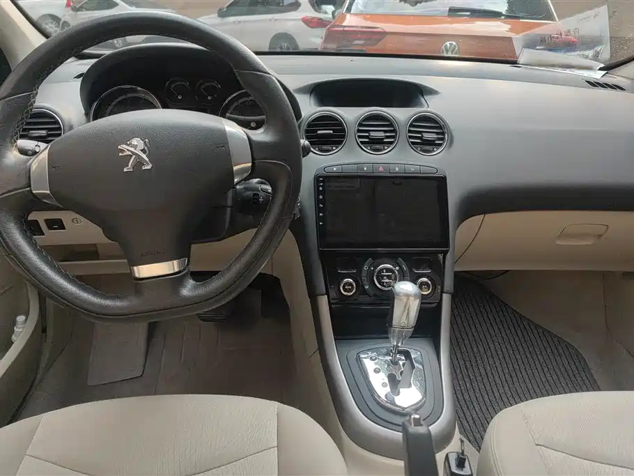 Peugeot 408 2013 — фото 12