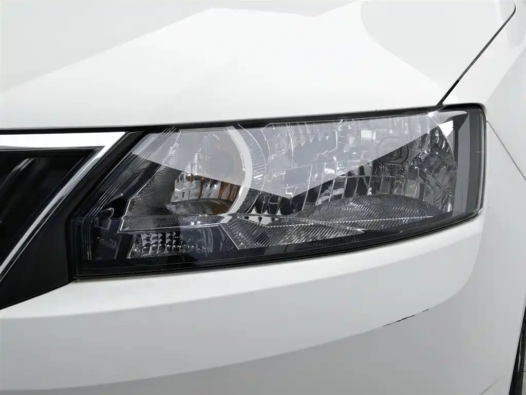 Skoda Rapid Spaceback 2016 — фото 7