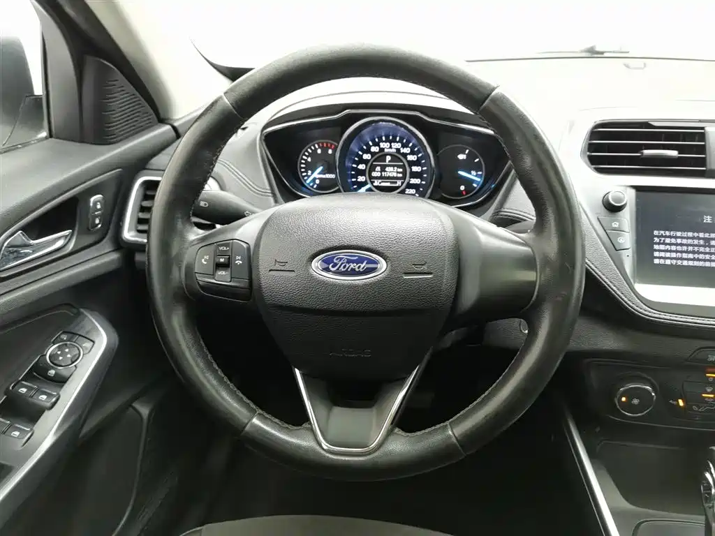 Ford Escort 2019 — фото 11