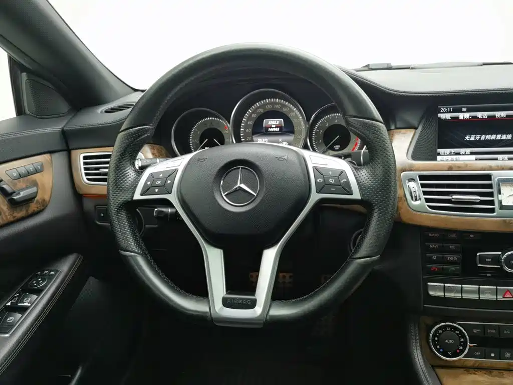 Mercedes-Benz CLS 2015 — фото 11