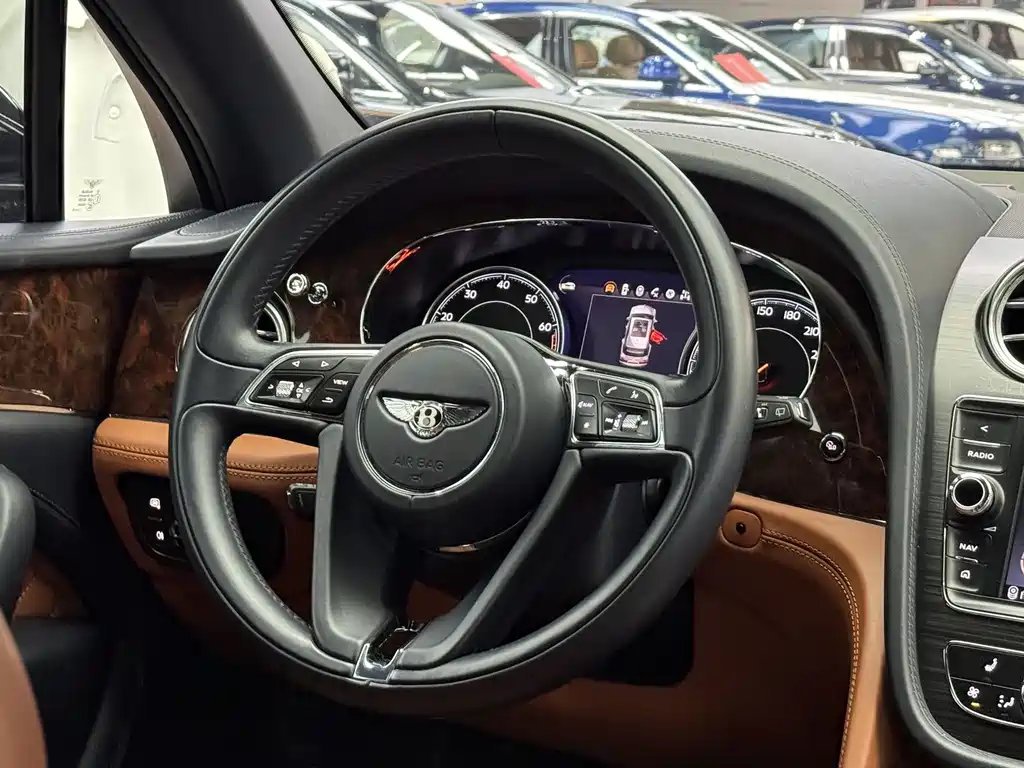 Bentley Bentayga 2017 — фото 10