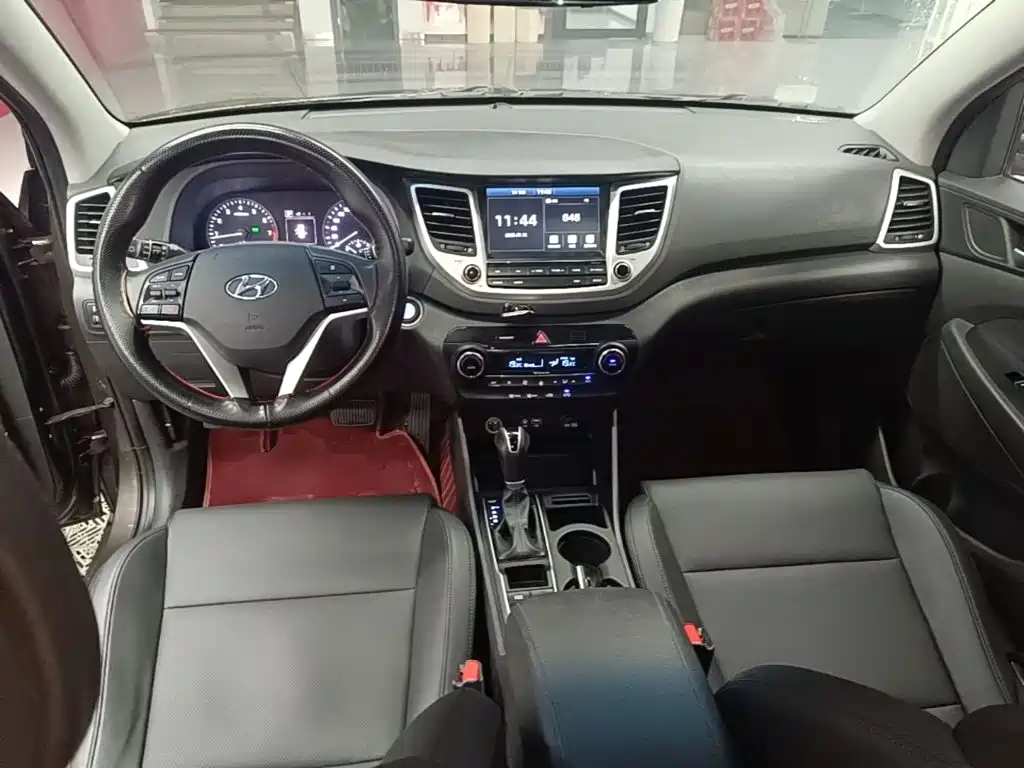 Hyundai Tucson 2018 — фото 10