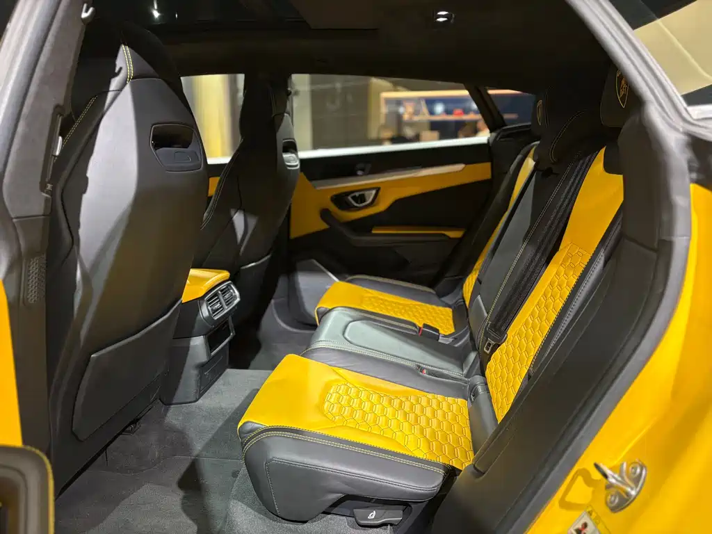 Lamborghini Urus 2019 — фото 12