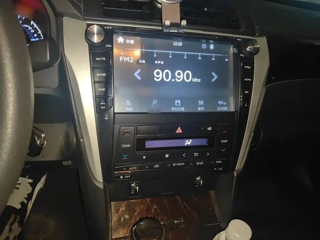 Toyota Camry 2015 — фото 6