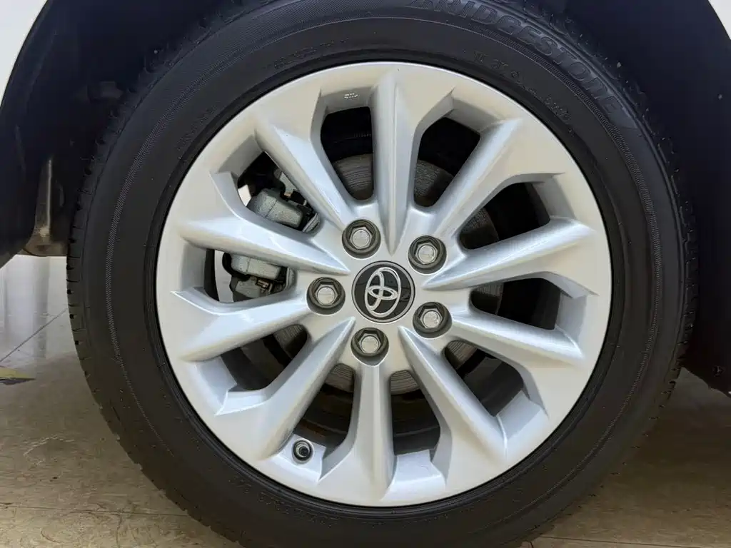 Toyota Corolla 2023 — фото 24