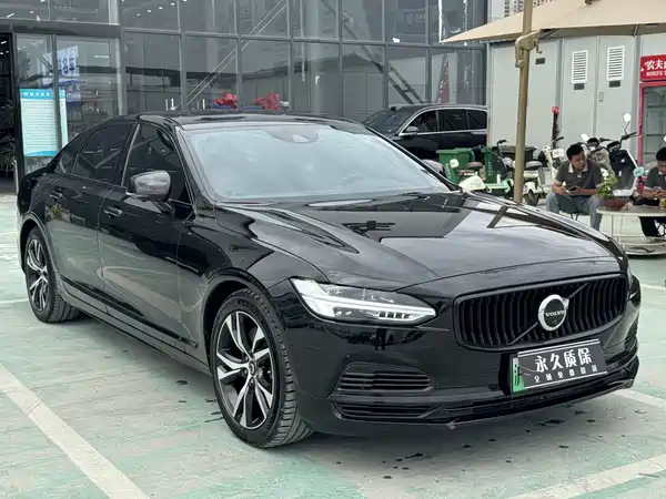 Volvo S90 Plug-In Hybrid 2021