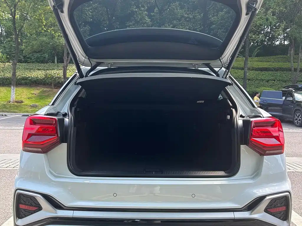 Audi Q2L 2022 — фото 10