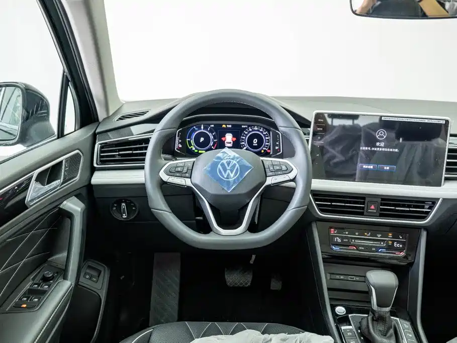 Volkswagen Tiguan L Plug-In Hybrid 2025 — фото 9