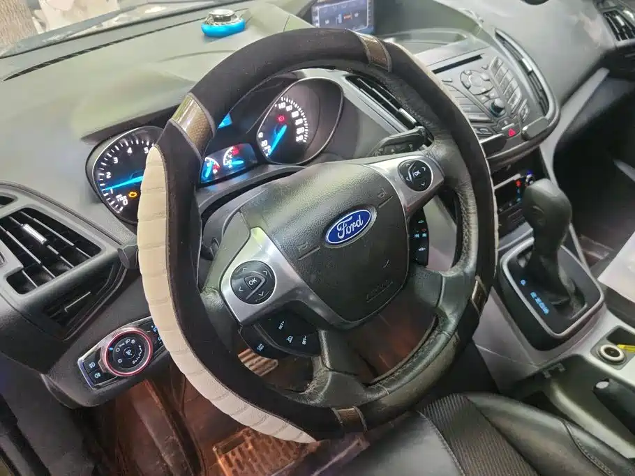 Ford Kuga 2013 — фото 15