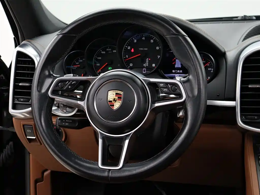 Porsche Cayenne 2016 — фото 14