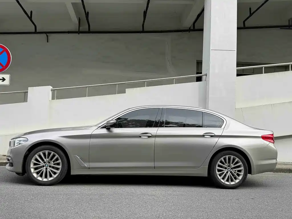 BMW 5 Series 2019 — фото 2