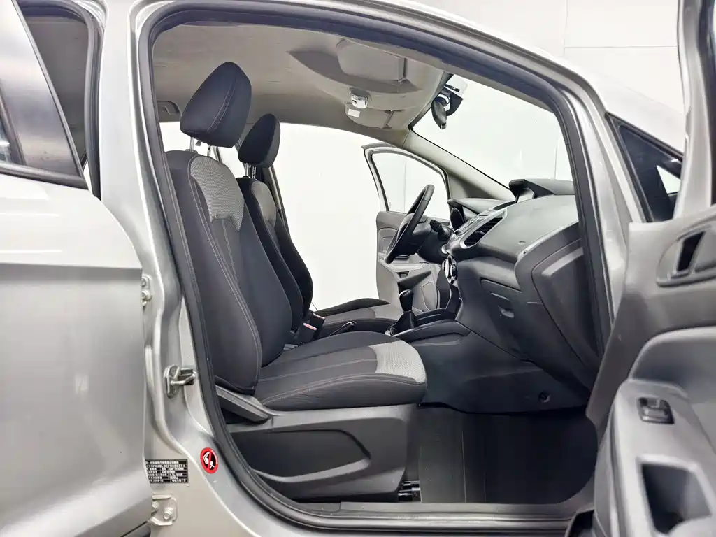 Ford EcoSport 2014 — фото 13