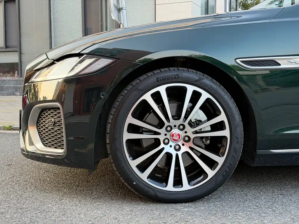 Jaguar XFL 2025 — фото 19