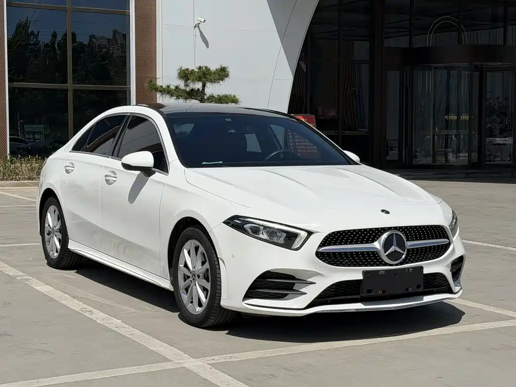 Mercedes-Benz A-Class 2019 — фото 3