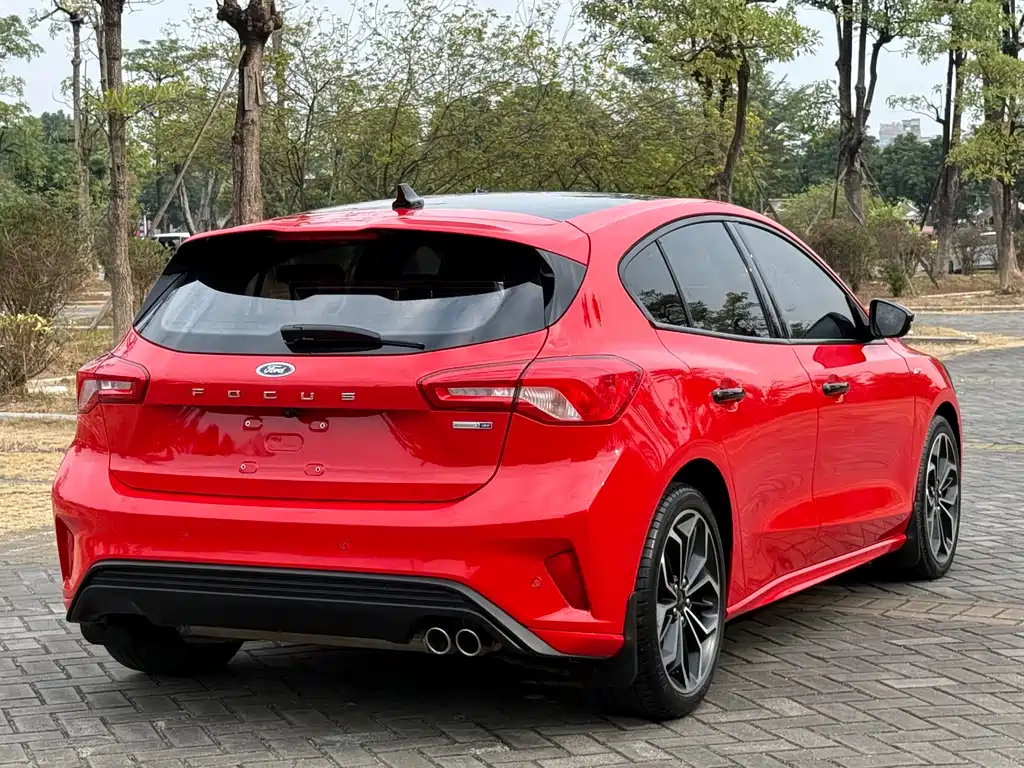 Ford Focus 2021 — фото 16