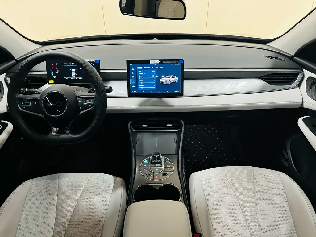 BYD Seal 05 DM-i 2025 — фото 15