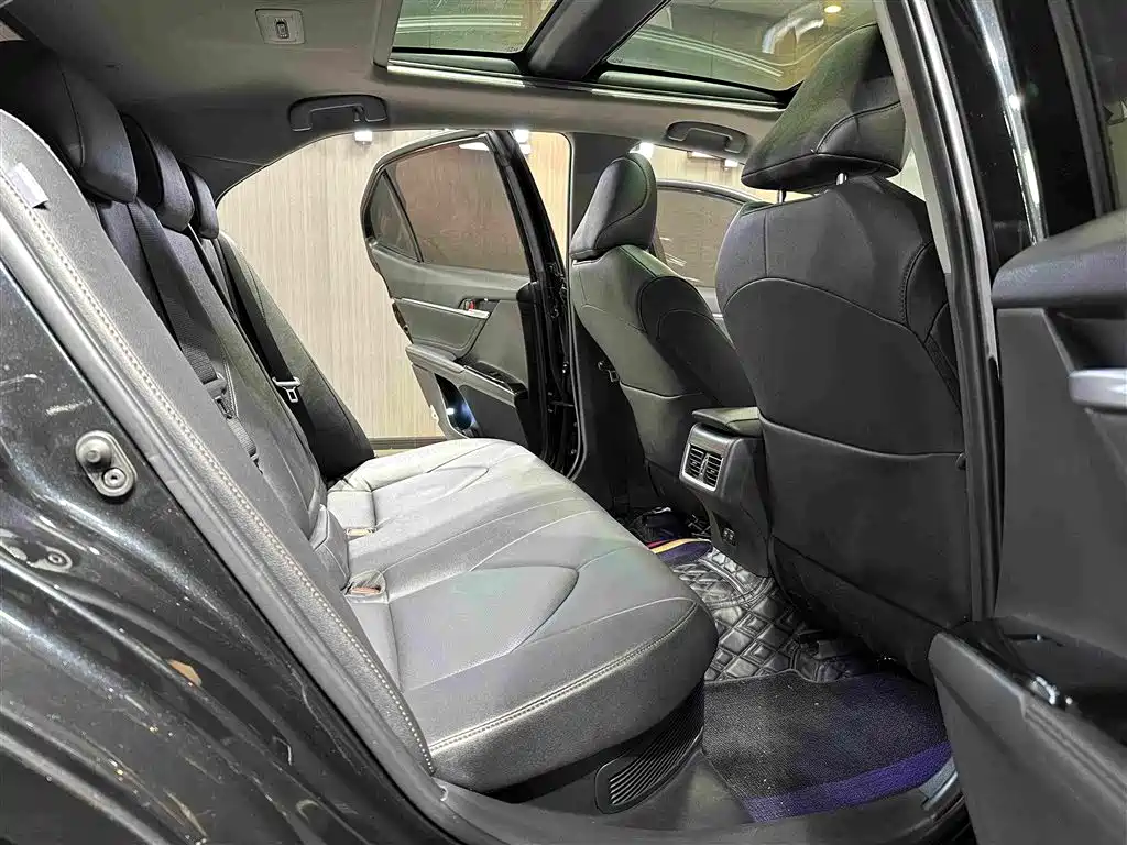 Toyota Camry 2022 — фото 10