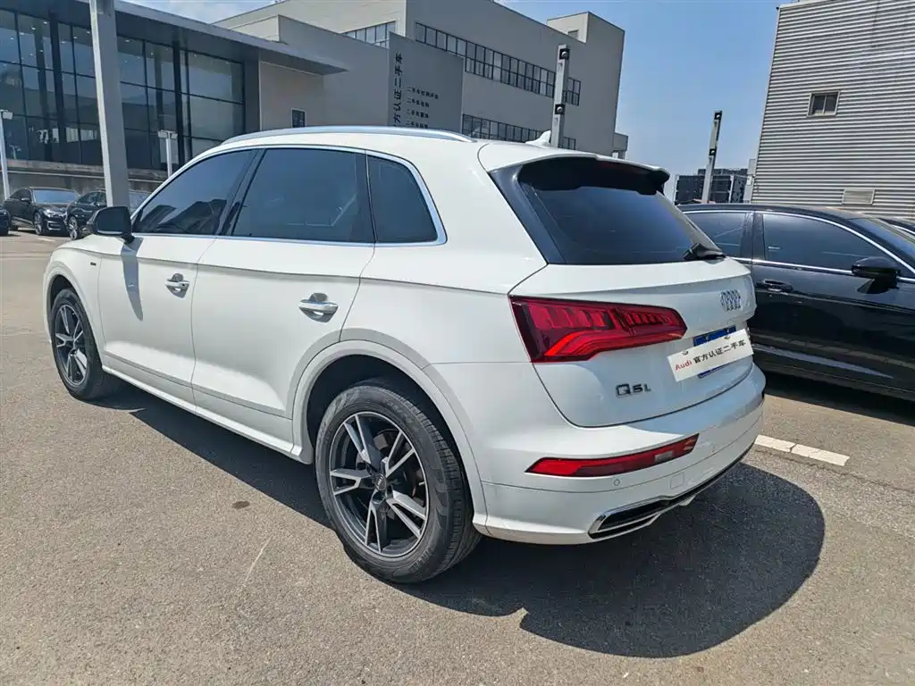 Audi Q5L 2021 — фото 3