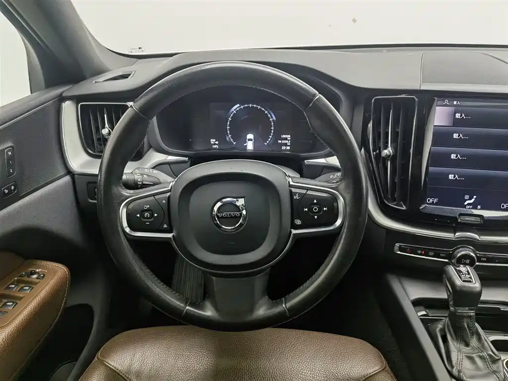 Volvo XC60 2020 — фото 11