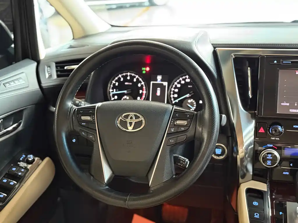 Toyota Alphard 2015 — фото 13