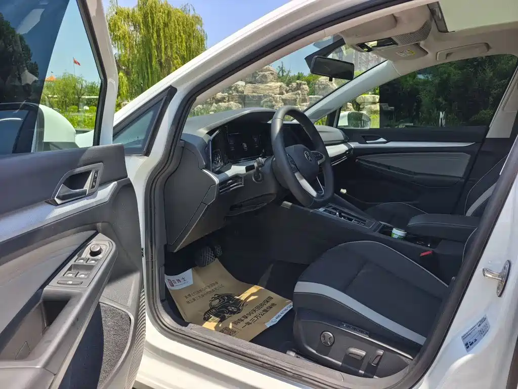 Volkswagen Golf 2024