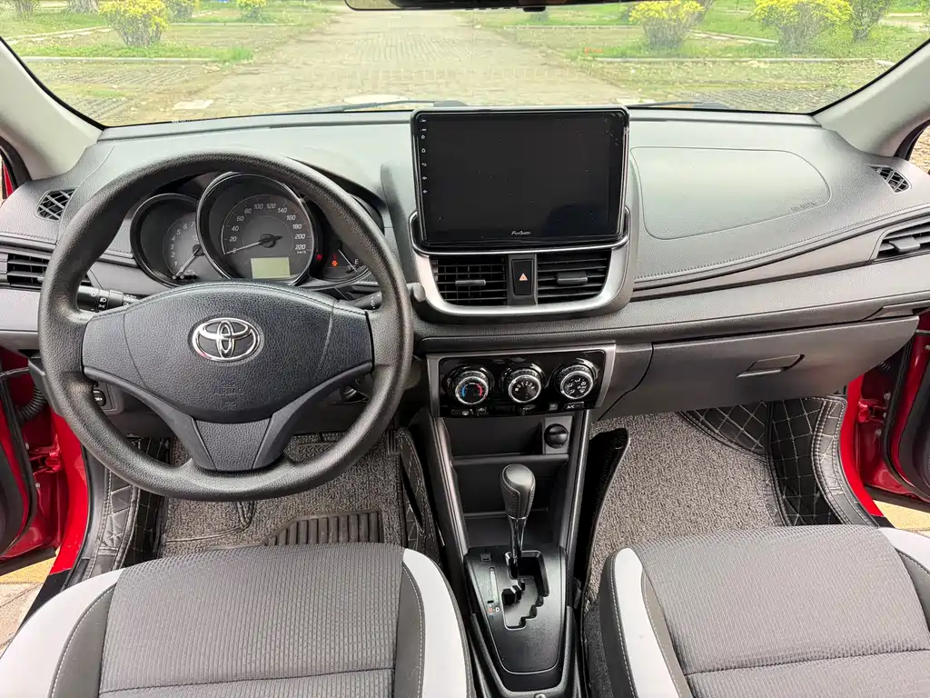 Toyota Yaris L 2020 — фото 16