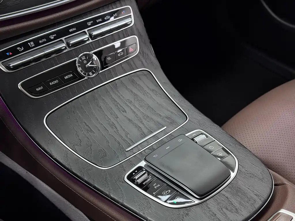 Mercedes-Benz E-Class 2019 — фото 22