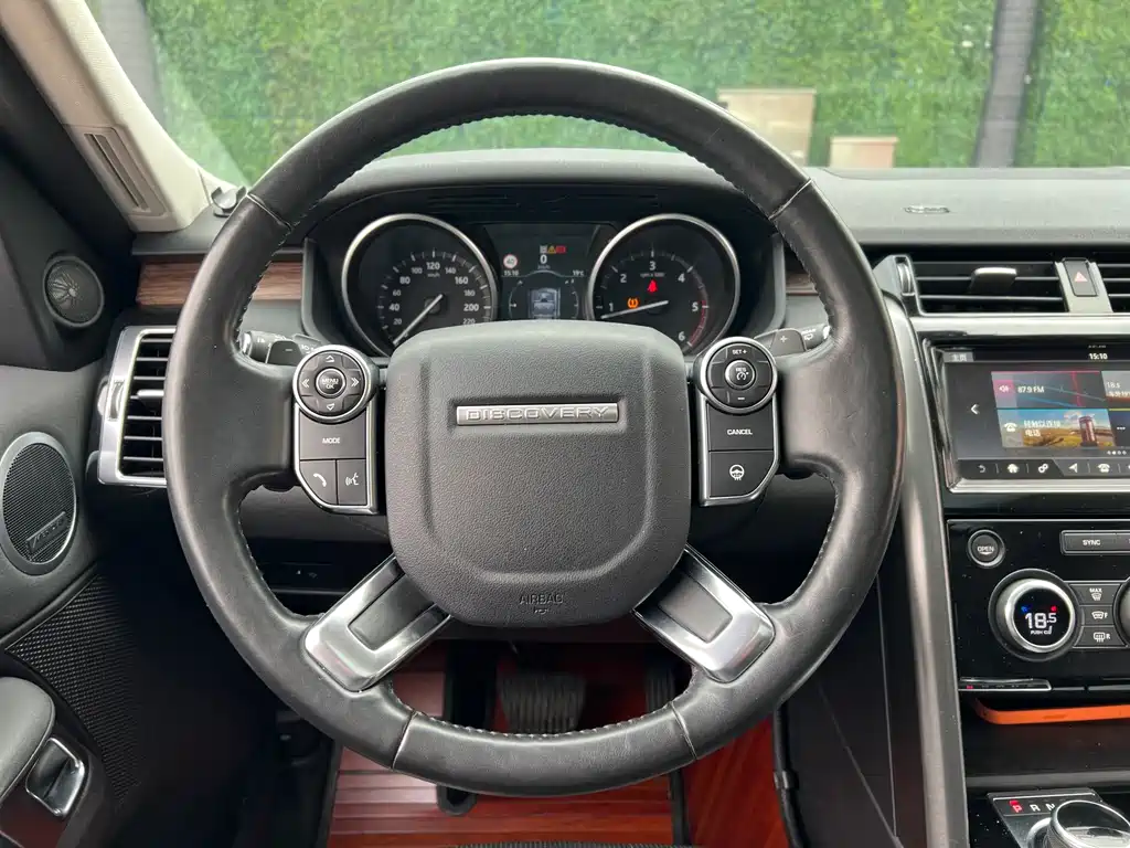 Land Rover Discovery 2018 — фото 16