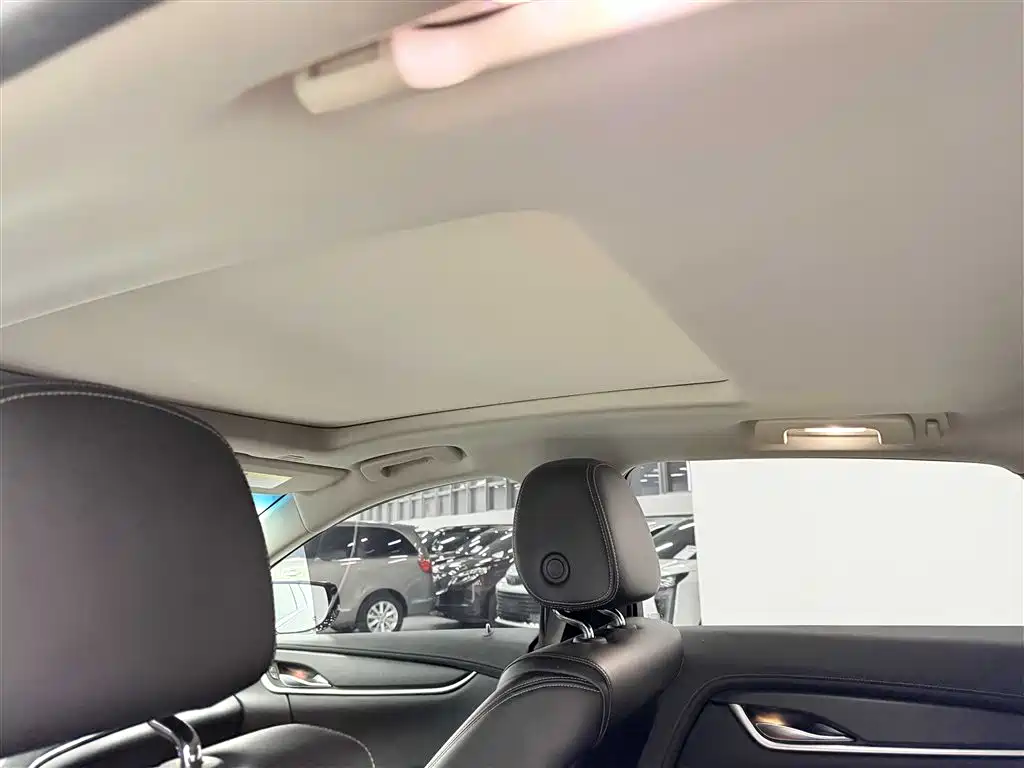 Cadillac XTS 2018 — фото 15
