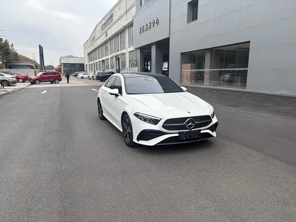 Mercedes-Benz A-Class 2024 — фото 3