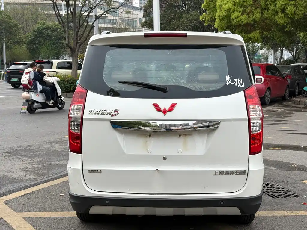 Wuling Hongguang 2014 — фото 11