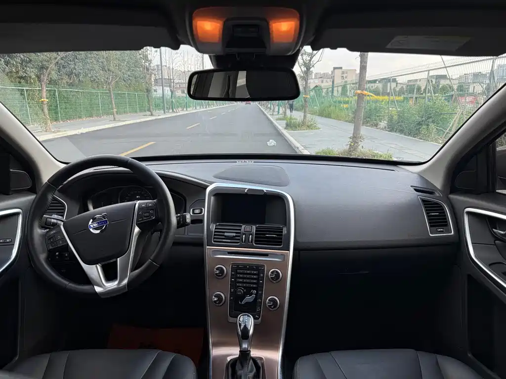 Volvo XC60 2016 — фото 17