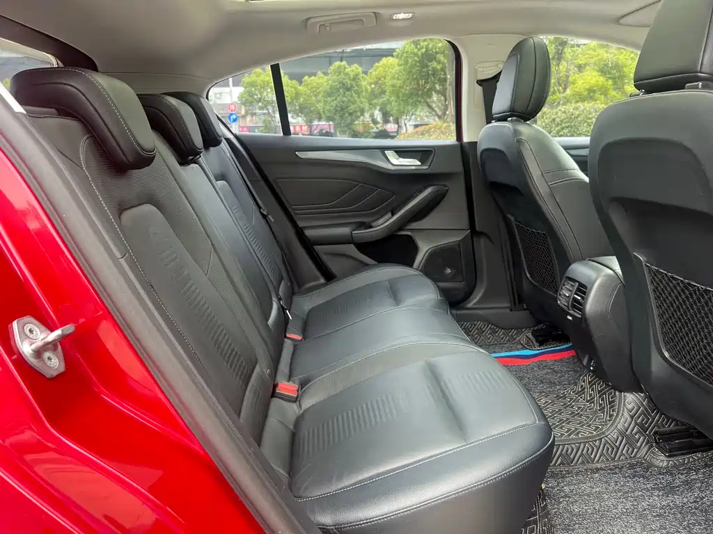 Ford Focus Active 2019 — фото 15