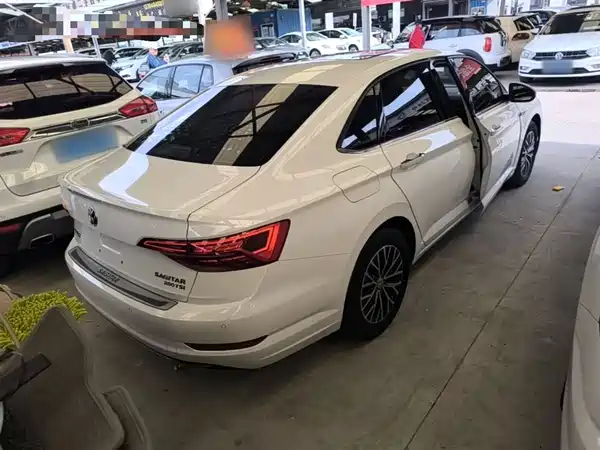 Volkswagen Sagitar 2020