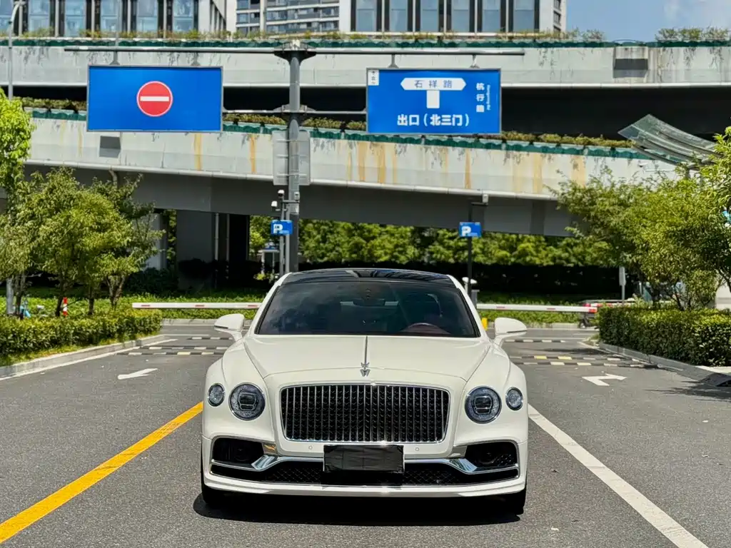 Bentley Flying Spur 2022 — фото 2