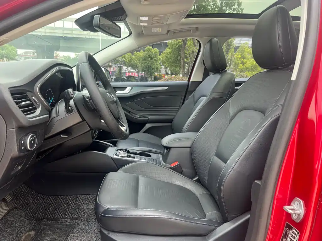 Ford Focus Active 2019 — фото 12