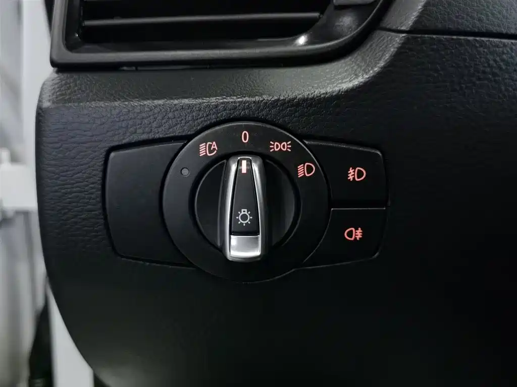 BMW X1 2015 — фото 21