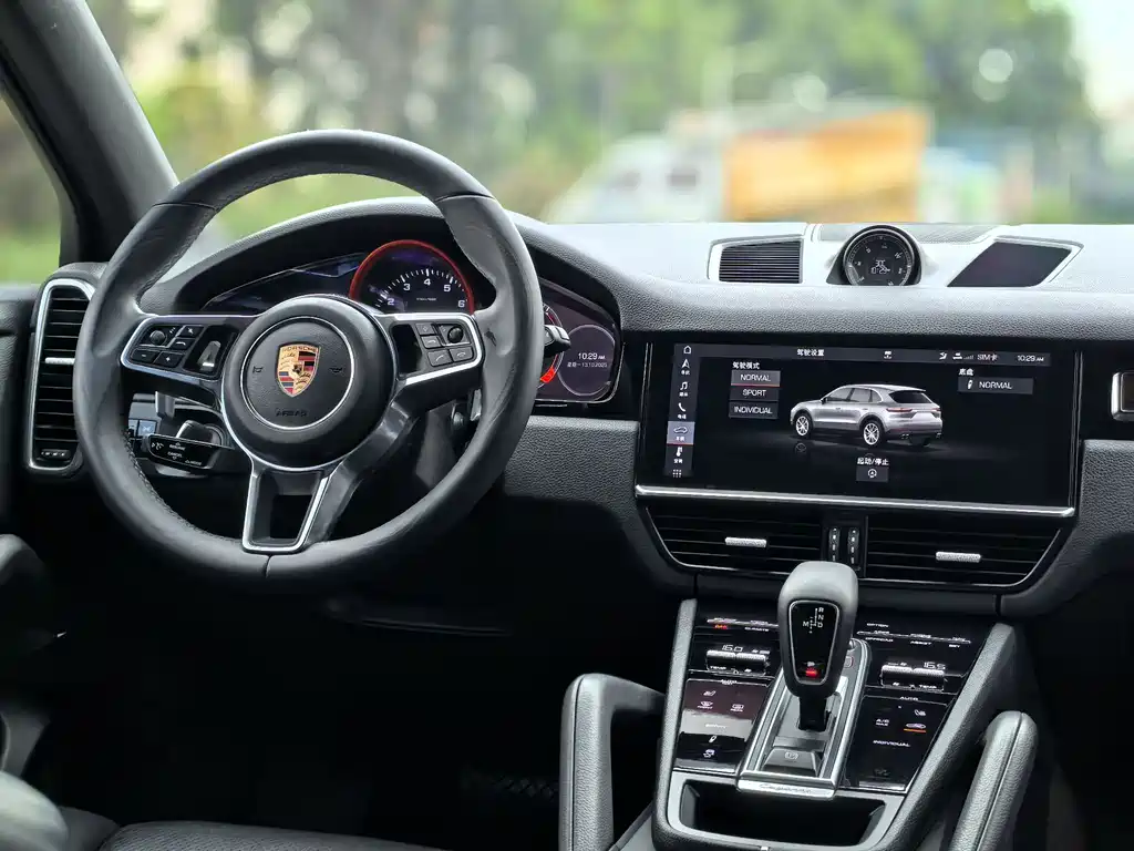 Porsche Cayenne 2018 — фото 10