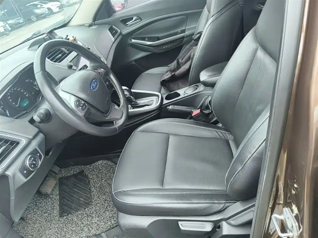 Ford Escort 2015 — фото 15