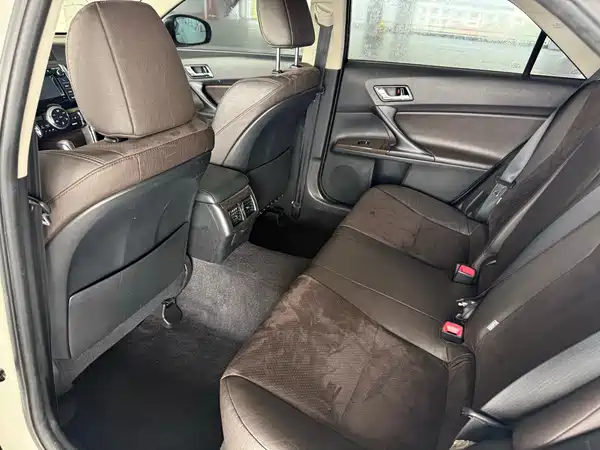 Toyota Reiz 2013