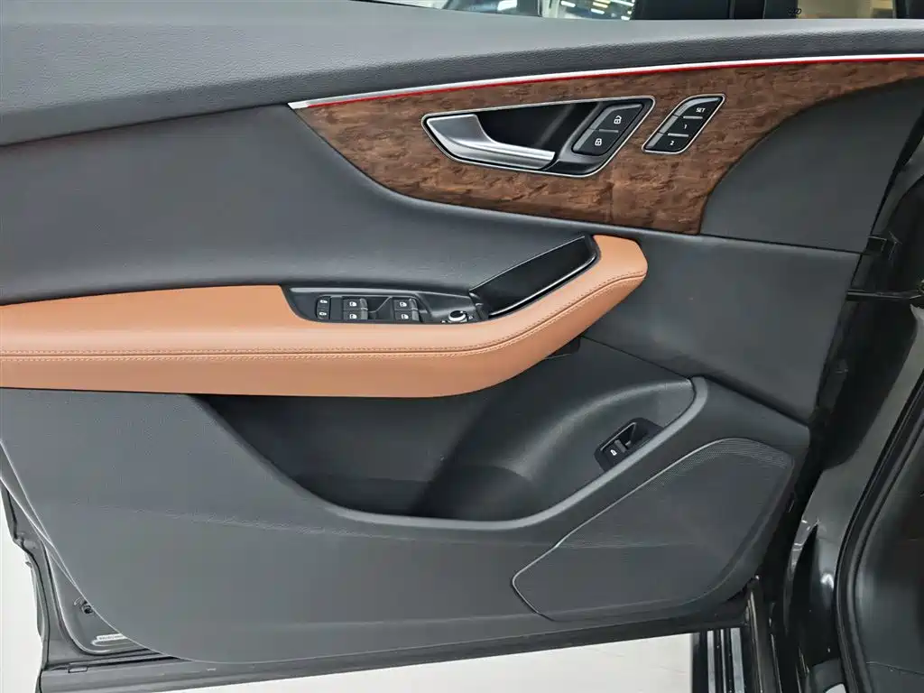 Audi Q7 2023 — фото 11