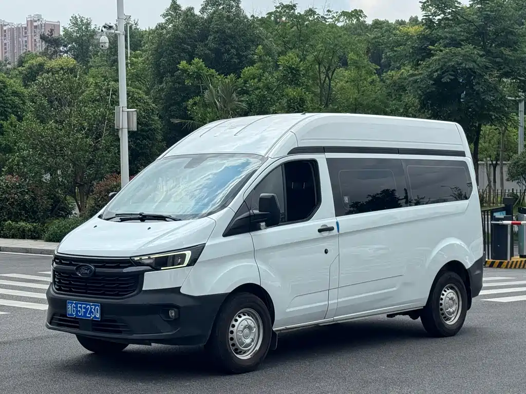 Ford Transit 2023 — фото 1