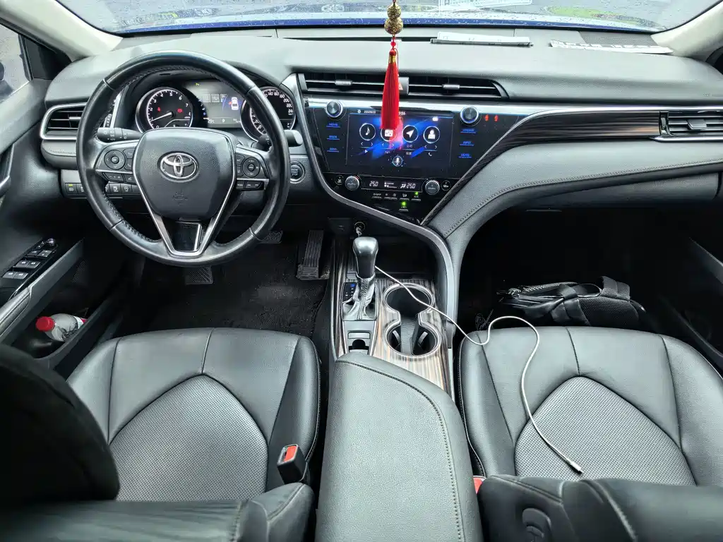 Toyota Camry 2019 — фото 9