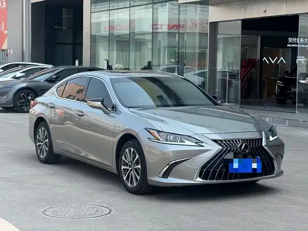 Lexus ES 2022