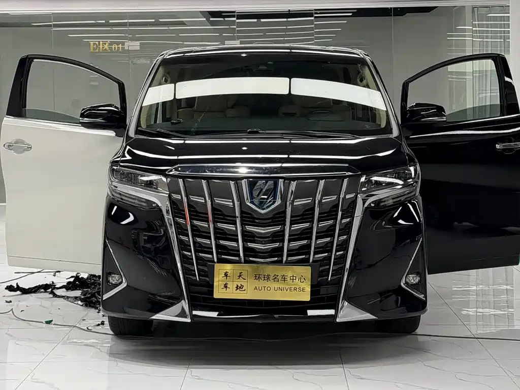 Toyota Alphard 2023 — фото 1