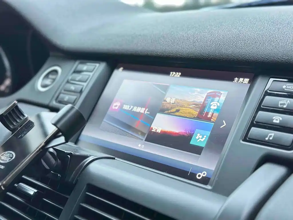 Land Rover Discovery Sport 2017 — фото 23