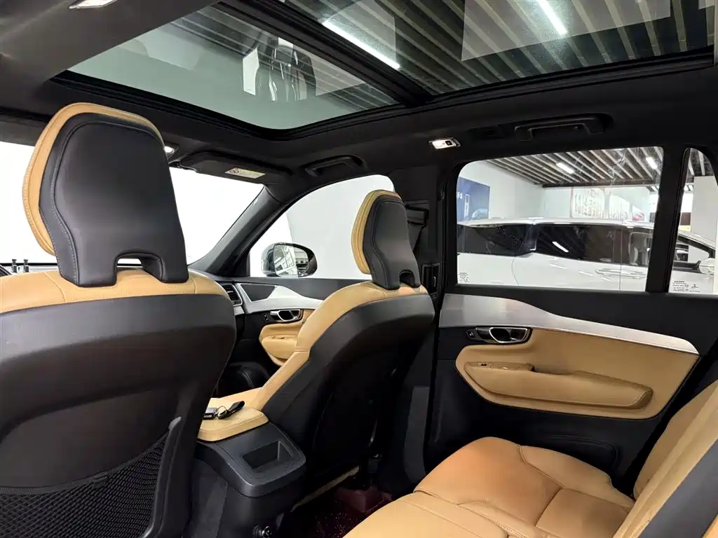 Volvo XC90 2019 — фото 17
