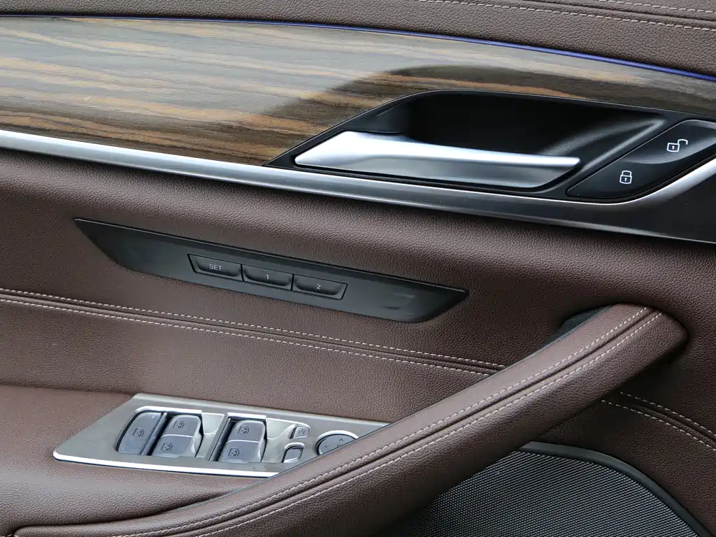 BMW 5 Series 2021 — фото 14