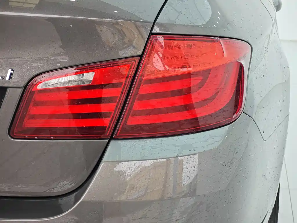 BMW 5 Series 2012 — фото 12