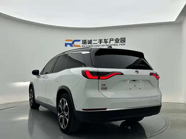 NIO ES8 2022